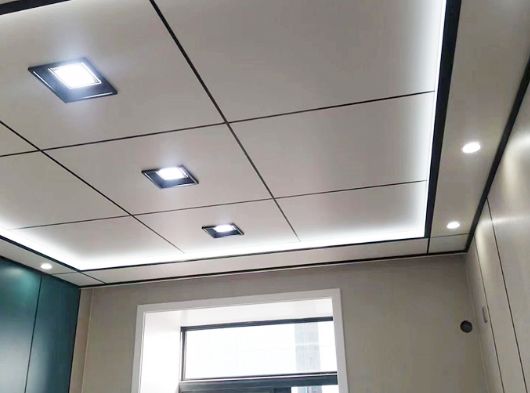 陽(yáng)臺(tái)貼瓷磚還是集成墻板，比較后心里才有數(shù)